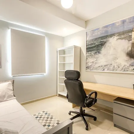 Central Msida Apartment With Workspace, Wi-Fi And Ac Apartment