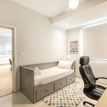 Apartment Central Msida Apartment With Workspace, Wi-Fi And Ac *
