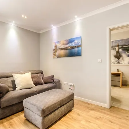 Central Msida Apartment With Workspace, Wi-Fi And Ac
