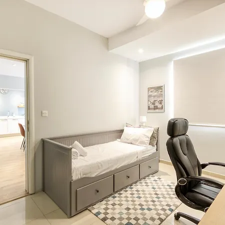 Central Msida Apartment With Workspace, Wi-Fi And Ac *