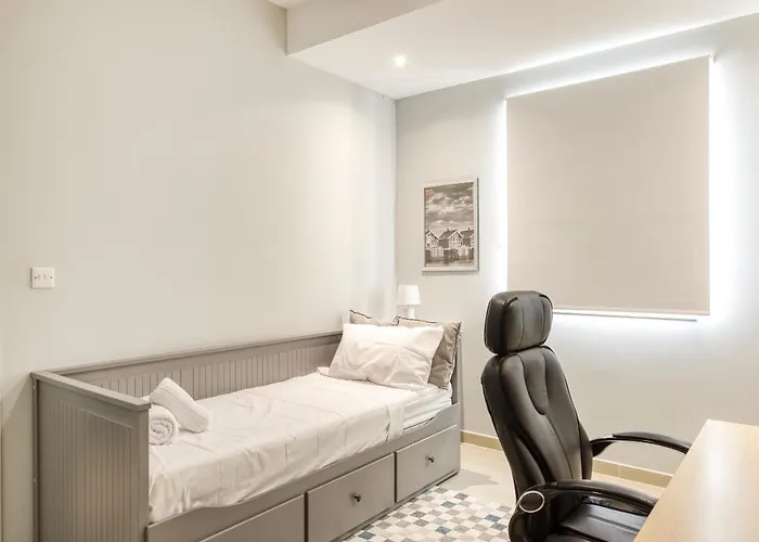 Cosy 2br Home, Centre Of Msida With Full Amenities By 360 Estates Tal-Hriereb